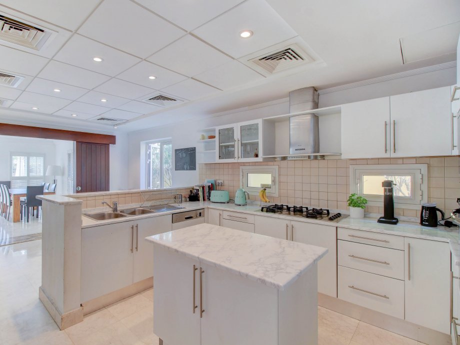 Villa The Lakes - picture 4