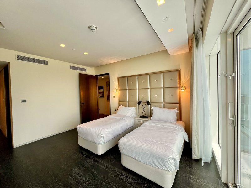 img-gallery