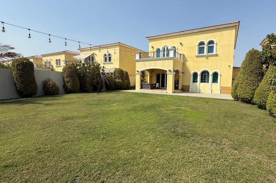 Villa Jumeirah Park - picture 1