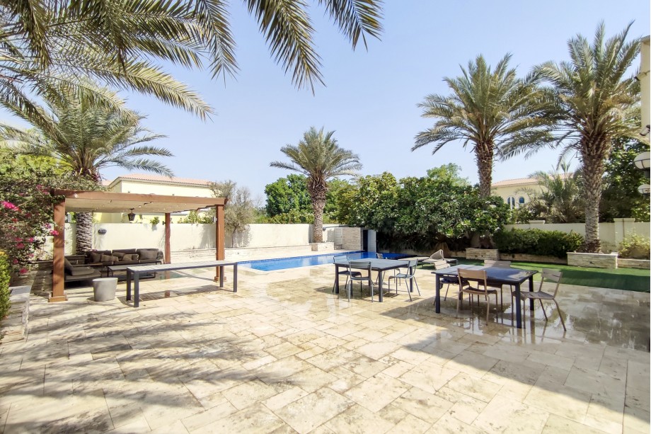 Villa Jumeirah Park - picture 2