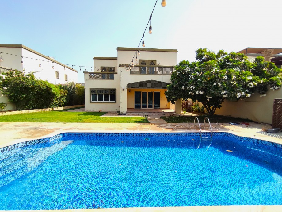 Villa Jumeirah Park - picture 1