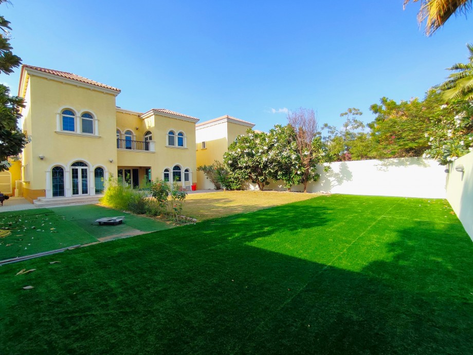 Villa Jumeirah Park - picture 1