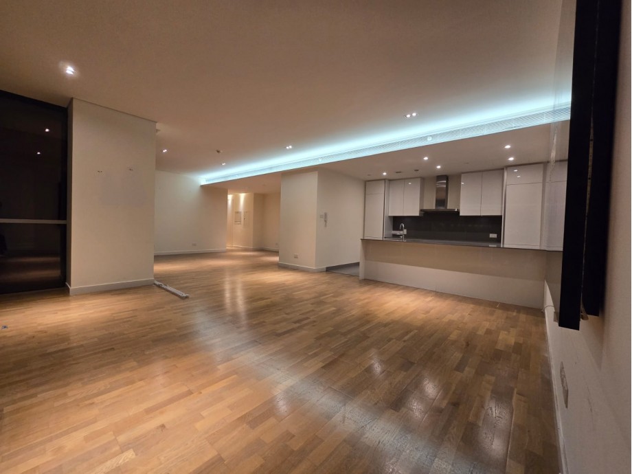 Apartment City Walk - picture 2