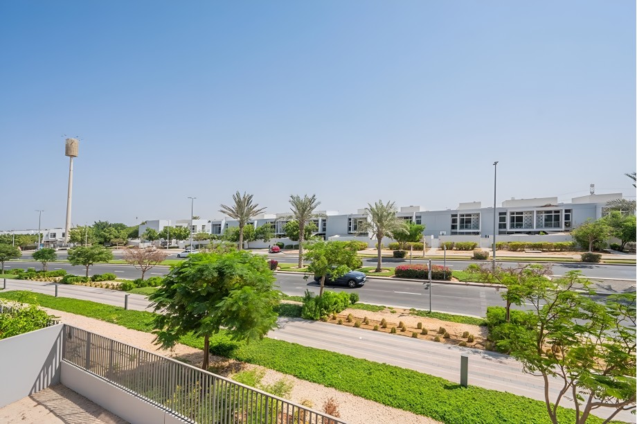 Townhouse Mudon - picture 1