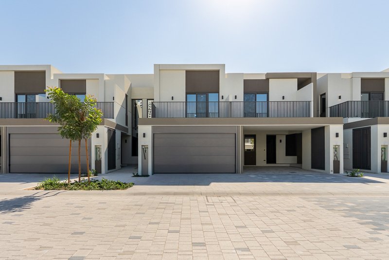 3 Bedroom Townhouse to rent in - picture 1