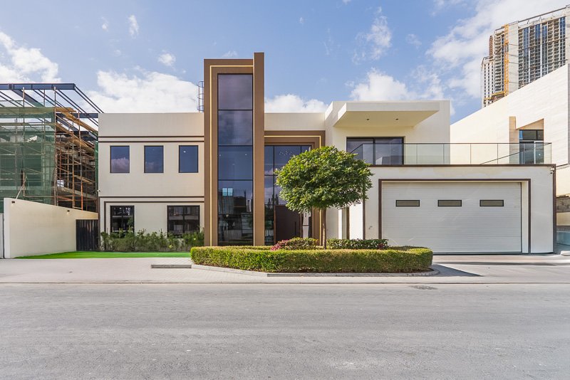 6 Bedroom Villa for Sale in - picture 1