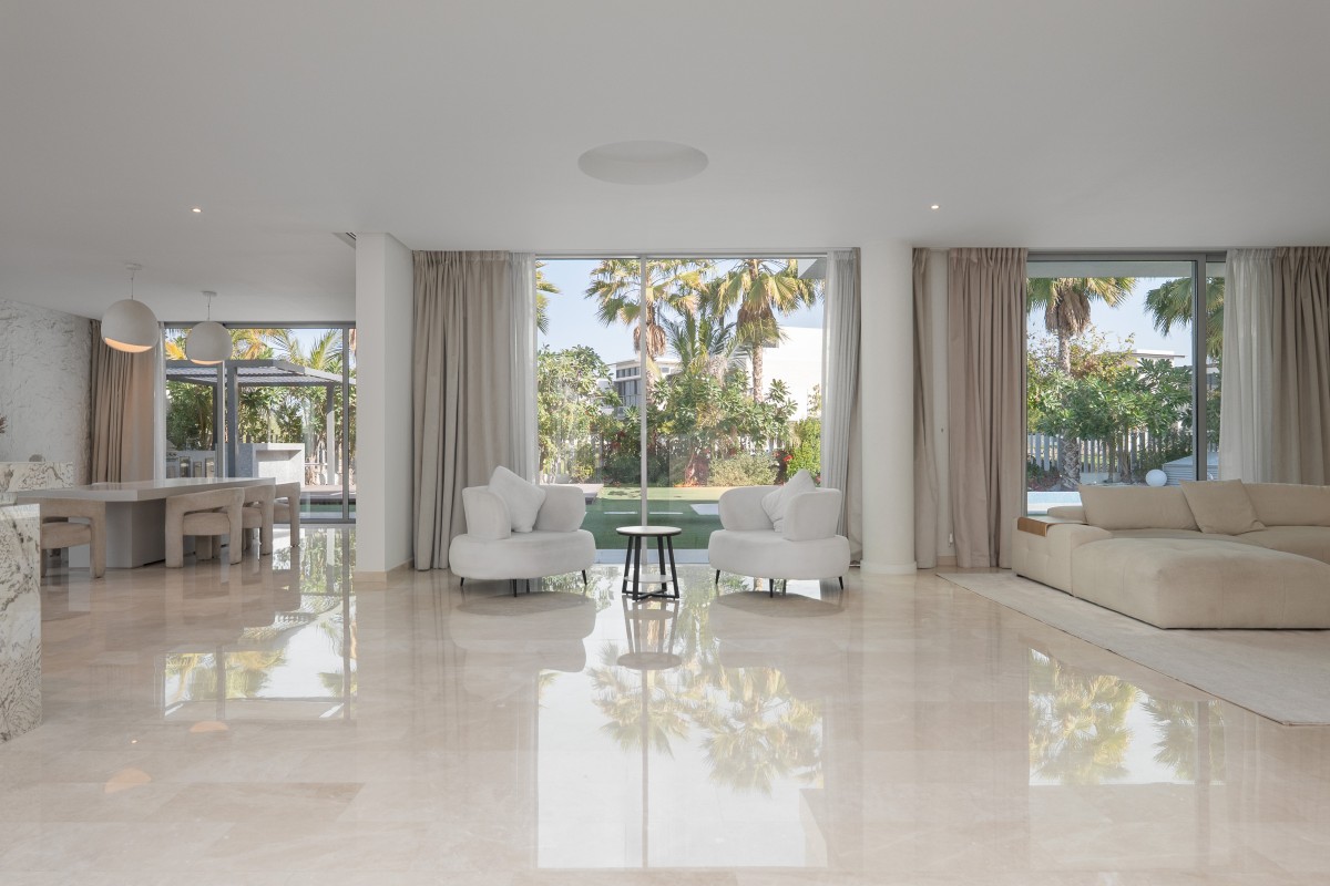 6 Bedroom Villa to rent in - picture 1