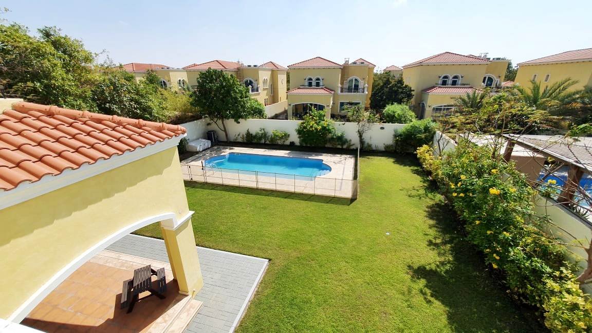 4 Bedroom Villa to rent in - picture 1