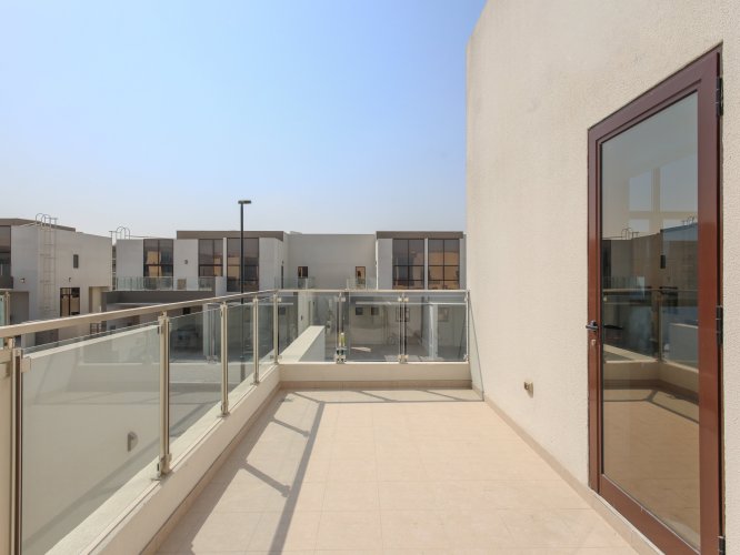 4 Bedroom Villa for Sale in... - picture 1