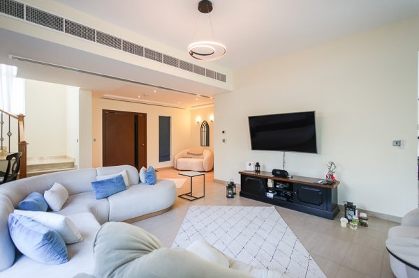 4 Bedroom Villa for Sale in... - picture 3