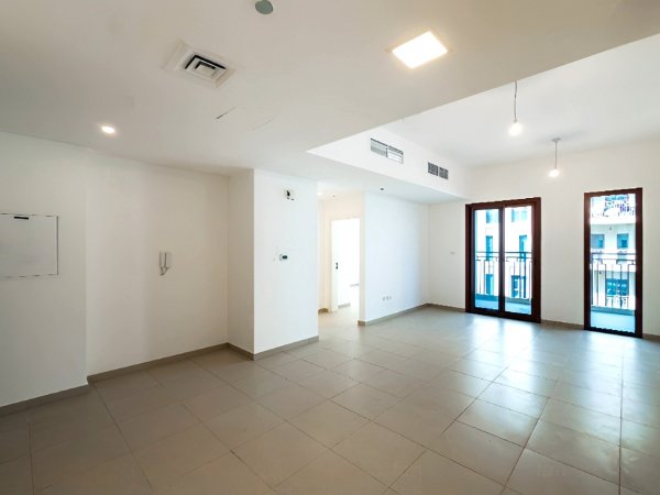 Apartment Town Square - picture 1