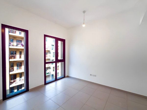 Apartment Town Square - picture 3