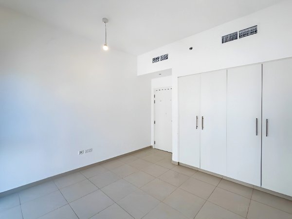 Apartment Town Square - picture 4