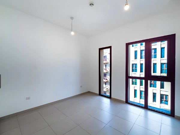 Apartment Town Square - picture 5