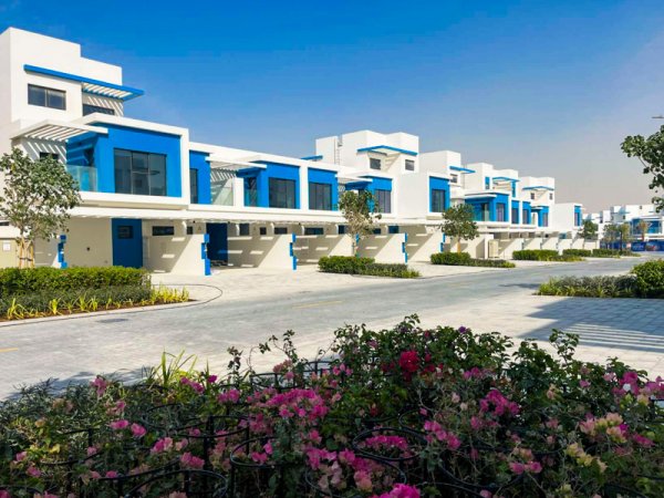 4 Bedroom Townhouse for Sale... - picture 1