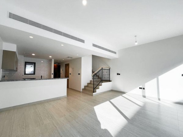 5 Bedroom Townhouse for Sale... - picture 2