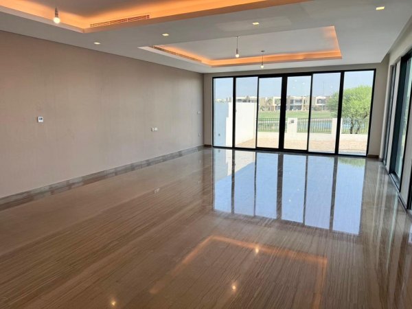 6 Bedroom Villa for Sale in - picture 1