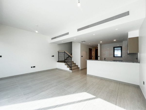 Villa Damac Lagoons - picture 4