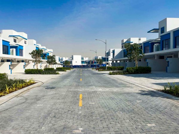 Villa Damac Lagoons - picture 1