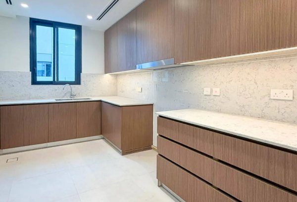 5 Bedroom Villa for Sale in - picture 3