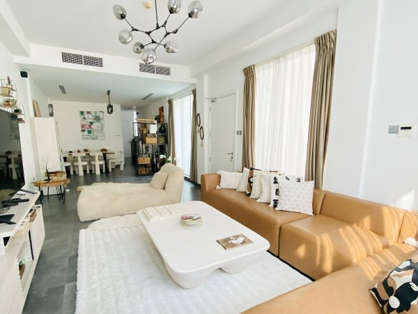 4 Bedroom Townhouse for Sale... - picture 1