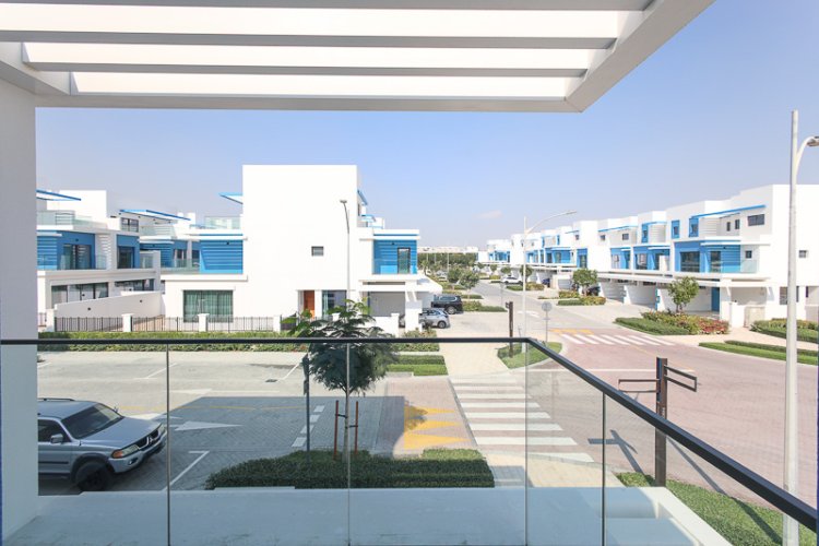 5 Bedroom Townhouse for Sale... - picture 1