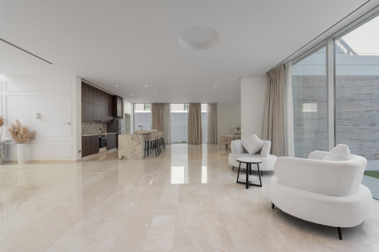 6 Bedroom Villa to rent in - picture 4