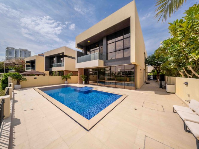 5 Bedroom Villa to rent in... - picture 1