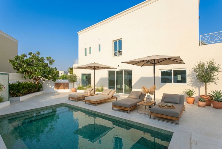 5 Bedroom Villa to rent in... - picture 1