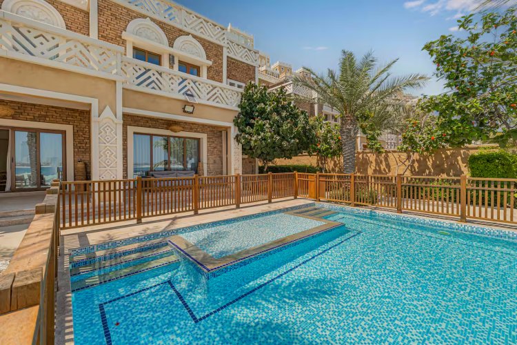 5 Bedroom Villa to rent in... - picture 1