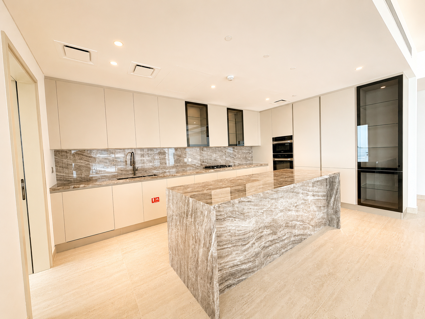 4 Bedroom Apartment to rent... - picture 5